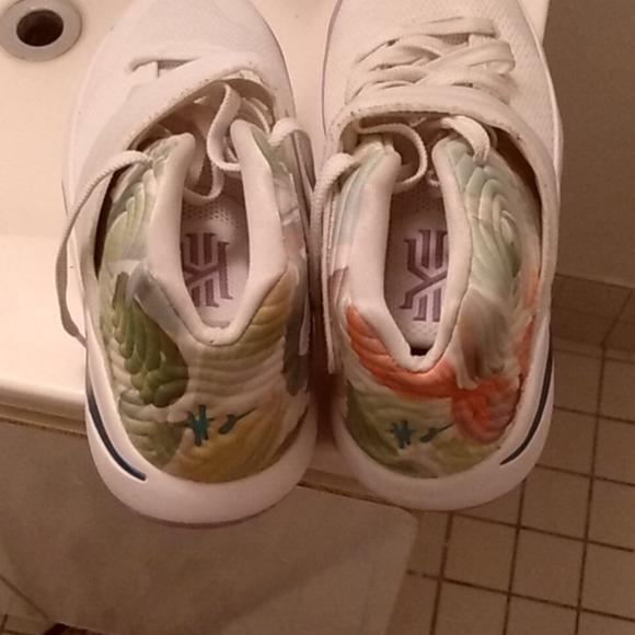 Kyrie 2s - Picture 2 of 4